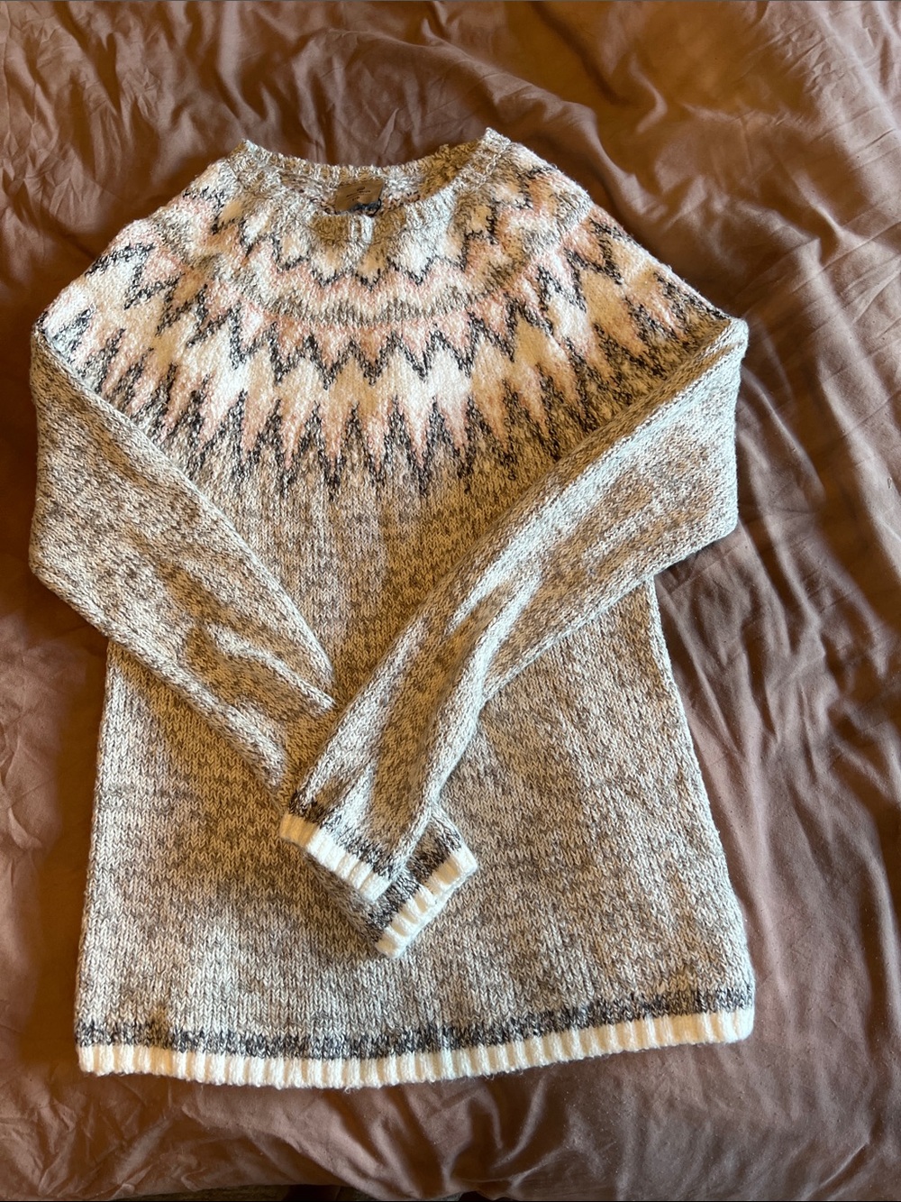 NWT Wind River Crewneck Sweater in Light Gray and Pink